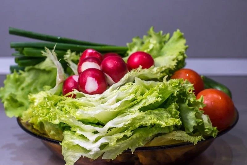 Диетологи рассказали, какие продукты нужно включить в рацион людям старше 45 лет