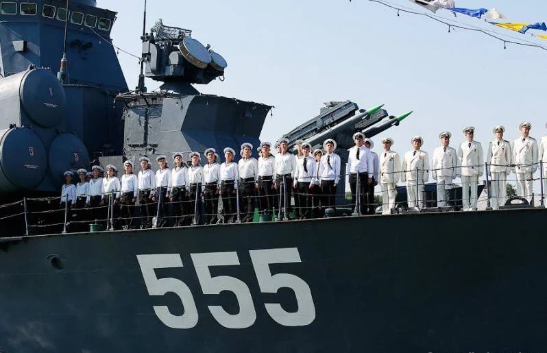 День Балтийского флота ВМФ России отмечается 18 мая 2019 года с поздравлениями и открытками для моряков