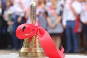 Что подарить учителям на Последний звонок 2023