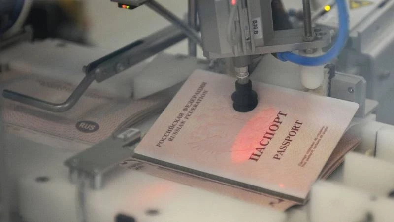 В России с 1 июня 2023 возобновят выдачу биометрических загранпаспортов на 10 лет: как подать заявку и сколько стоит оформить «загранник»