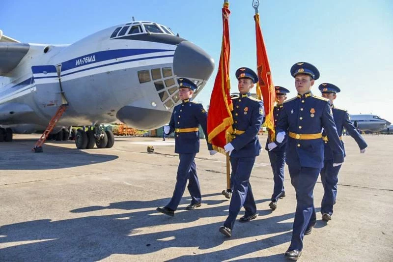 В День военно-транспортной авиации России 1 июня 2023 года звучат лучшие поздравления в оригинальных стихах и словах в прозе