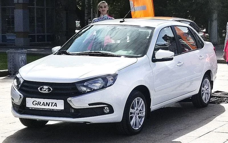 «АвтоВАЗ» впервые показал укрытую камуфляжем новую Lada Granta 2