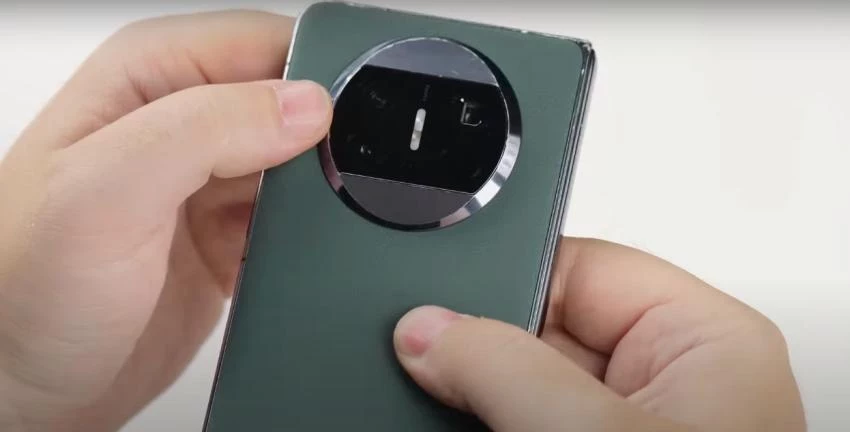 Техноблогер Wylsacom проверил на прочность смартфон Huawei за 150 тысяч рублей в стиральной машине