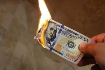Финансовые потрясения в США мотивируют мир отказаться от доллара
