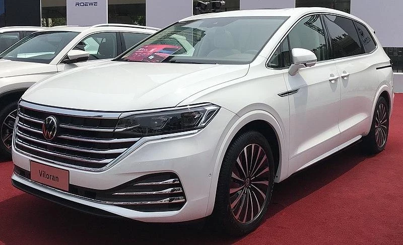 В Россию привезли очень большой и комфортный минивэн Volkswagen Viloran