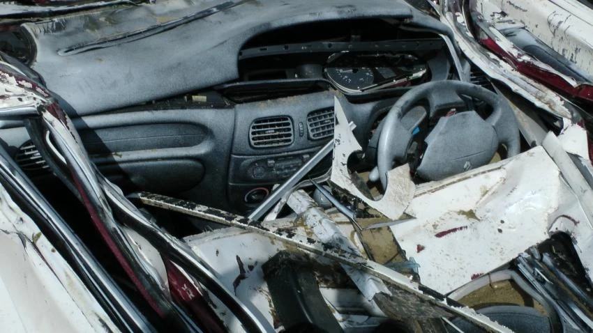 Сотрудник автомойки в Екатеринбурге «арендовал» авто клиентки и оставил от него лишь обломки