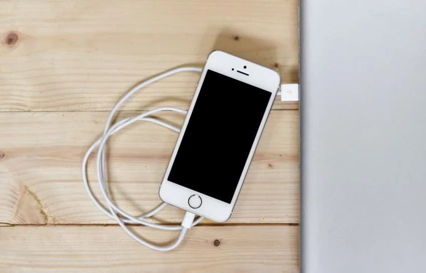 Новый iPhone 15 может получить дисплей от своего предшественника