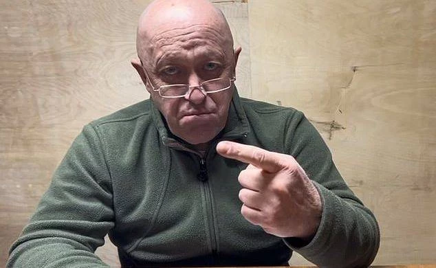 Пригожин обещает щелбан от народа «башням Кремля» и назвал тех, кто запретил СМИ упоминание ЧВК «Вагнер» и его имени