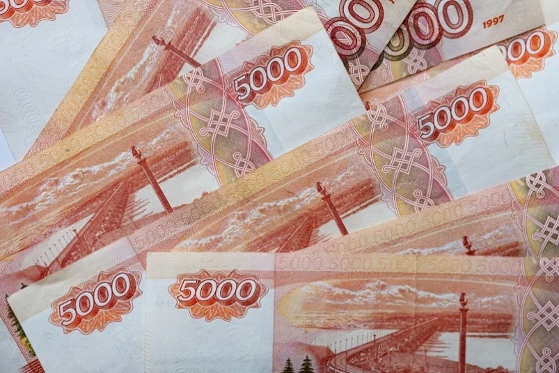 Россиянам переведут по 5 000 рублей на карты – вот кому ждать деньги в ближайшее время