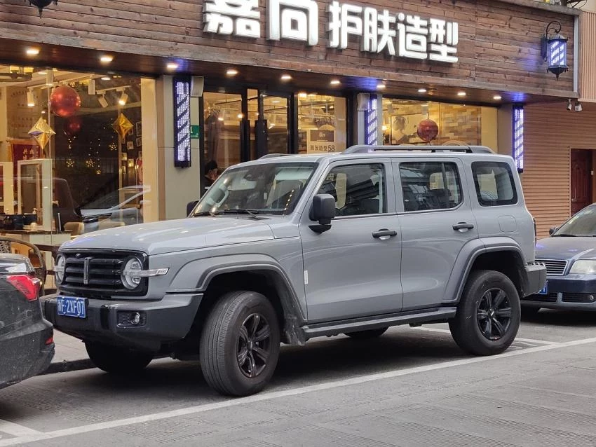 Стало известно, почему сравнивают китайский внедорожник Tank с японским Toyota Land Crusier
