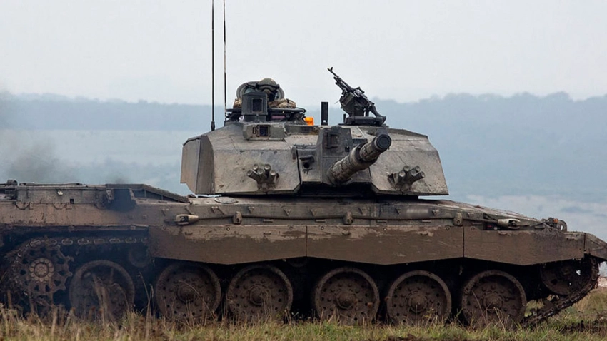 «РВ»: на Украине замечены танки Challenger 2 с системой преодоления «зубов дракона»