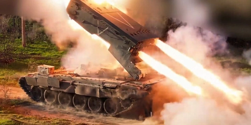 Конфликт России и Украины говорит военный эксперт: если бы на Россию кто-то сегодня напал, ей осталось бы, применить ядерное оружие