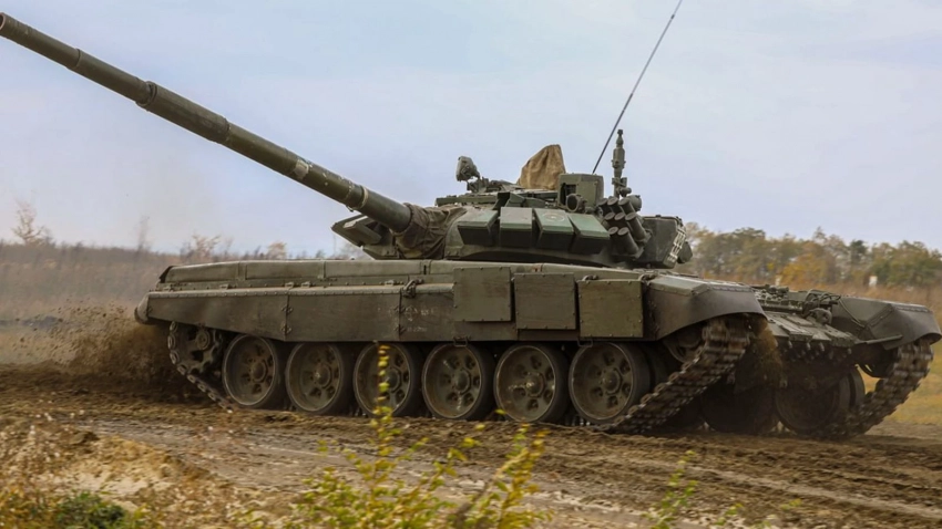 «Известия»: экипажи российских танков уничтожили роту ВСУ в зоне спецоперации