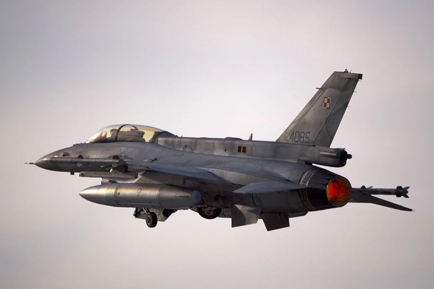 Политолог Жарихин: самолеты F-16 в «стране-полигоне» нужны Западу лишь как демонстрация поддержки