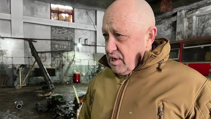 «С трех раз догадайтесь, через кого»: Пригожин заявил о передаче США тела убитого в Бахмуте американского наемника