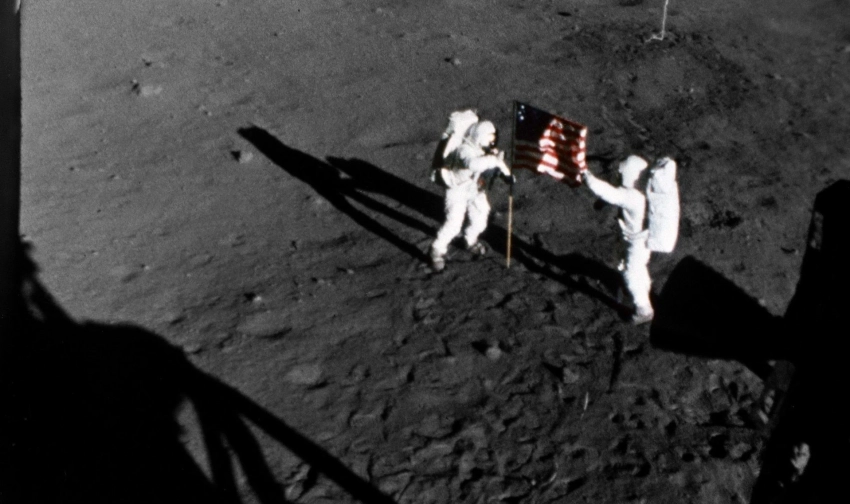 360kuai: США заподозрили в обмане с высадкой на Луне из-за «огуречного прокола»
