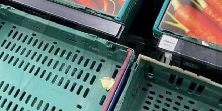 В Англии пустеют полки продовольственных магазинов, и чтобы избежать паники англичане вместо продуктов кладут их фото