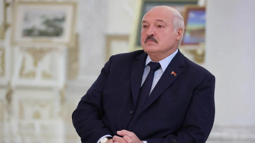 Лукашенко назвал досужими рассуждениями слухи о своей болезни