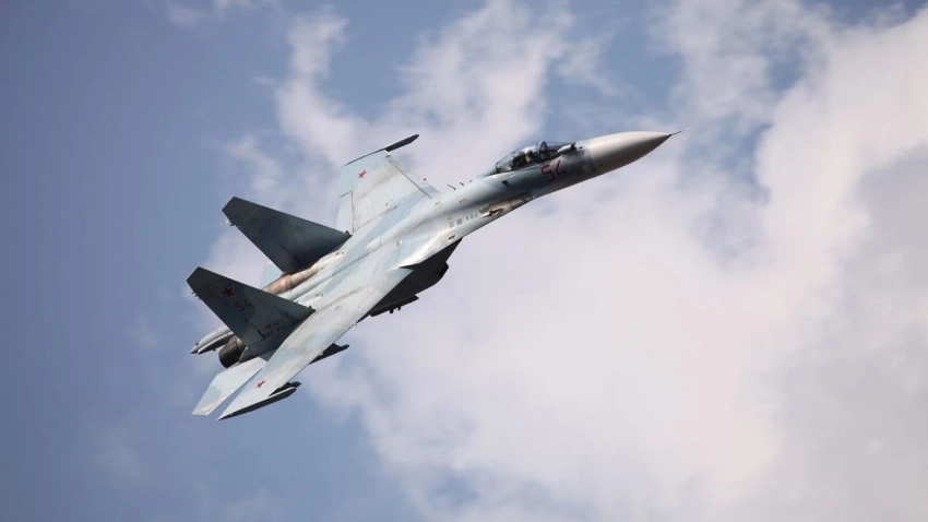 «Кобра Пугачева» в исполнении Су-27 шокировала французов: «Они съедят украинские F-16 за неделю»