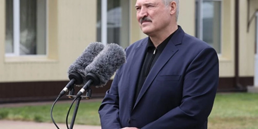 Не смог пройти и 300 метров: чем болен Александр Лукашенко