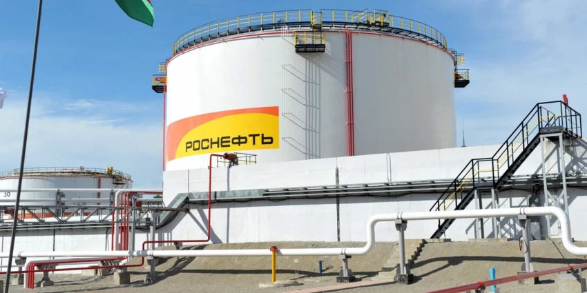 Reuters: Роснефть продаёт нефть с требованиями полной авансовой оплаты в рублях