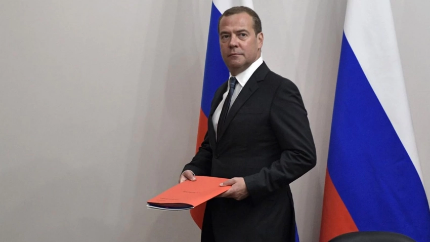 Дмитрий Медведев прилетел в Ханой для переговоров с властями Вьетнама