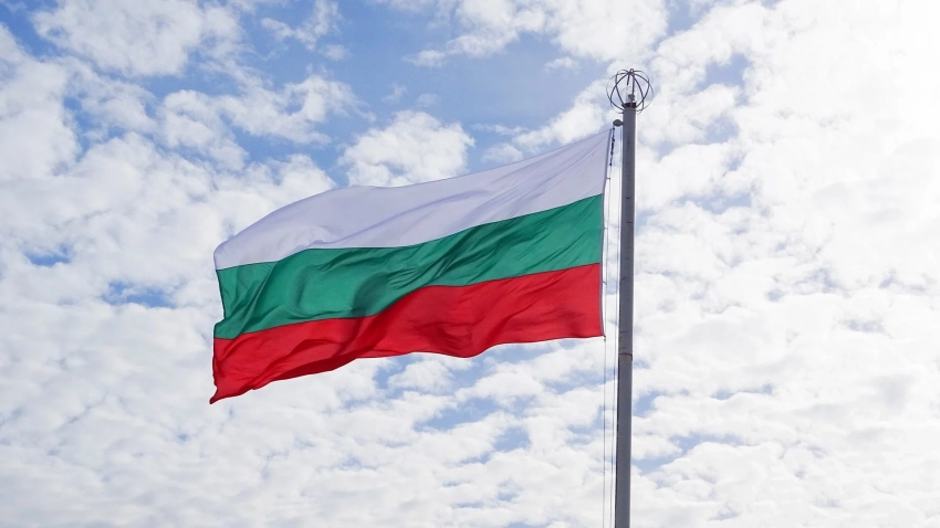 Болгары выразили протест Евросоюзу в Софии с помощью яиц и красной краски