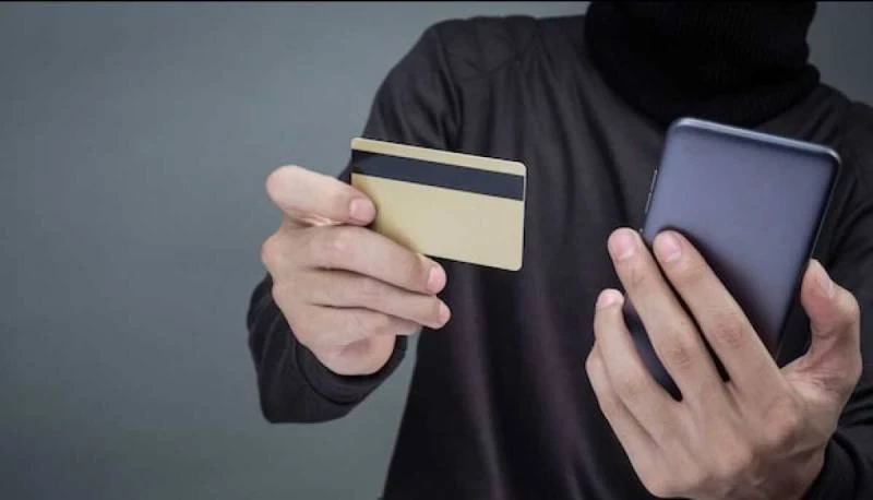 Почему опасно хранить фото паспорта и банковской карты на телефоне