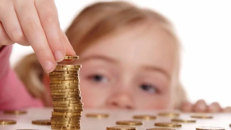 Школьникам к 1 августа 2023 года готовятся выплатить по 7000 рублей: кто получит помощь