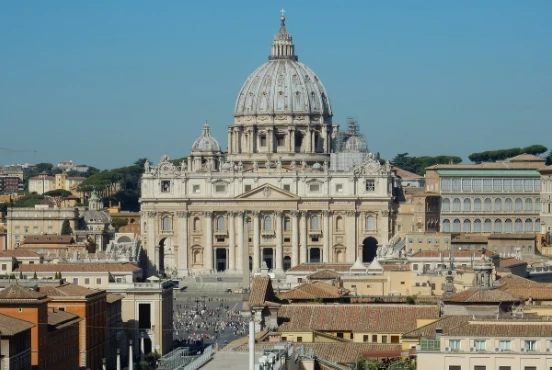 Оскверненный голым поляком из-за Украины алтарь в Ватикане пришлось очищать