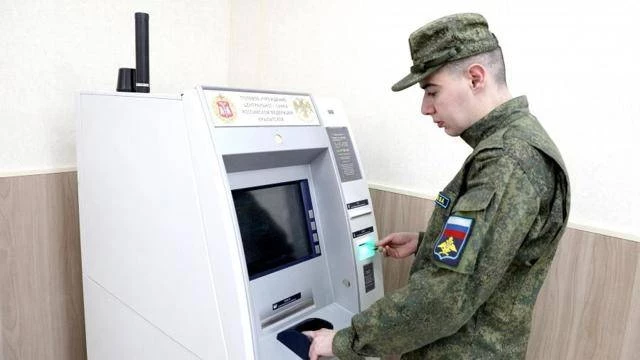 Служба по контракту зарплата и вакансии в 2023 году в РФ: денежное довольствие для участников СВО, минимальные суммы выплат в месяц