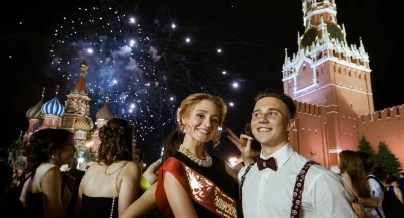 Выпускной в Кремле в 2023 году: какой будет праздничная программа и сколько будут стоить билеты