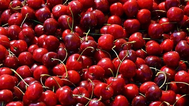 Названы категории людей, которым не стоит есть черешню