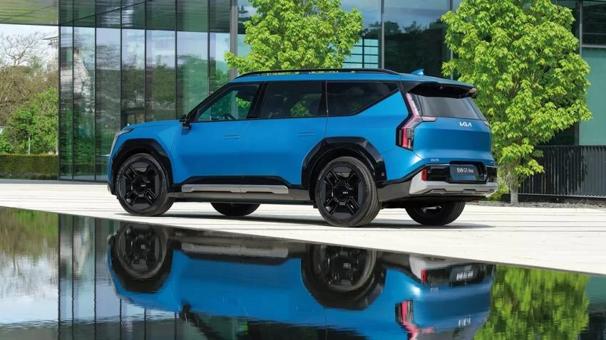 Новые фото трехрядного кроссовера KIA EV9 опубликованы в Сети