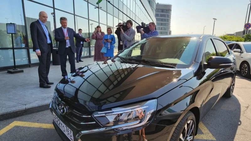 Почему новая Lada не завелась у Грефа, но завелась у Силуанова