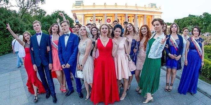 На какое число перенесли выпускной в Москве, в каких еще регионах перенесли