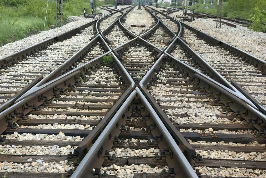 В Свердловской области грузовик столкнулся с поездом