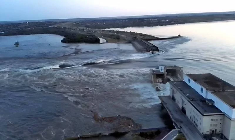 Украинские власти запаниковали после разрушения Каховской ГЭС и заявили об экологической катастрофе