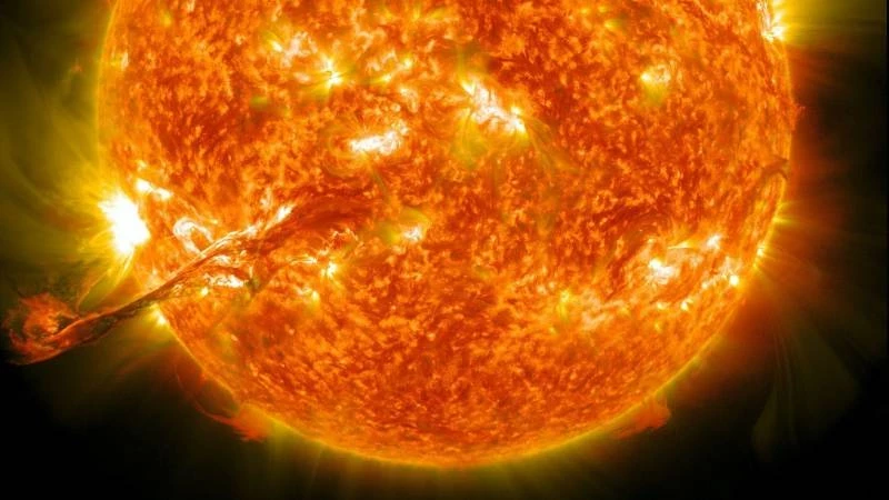 Звездная плазма Солнца набирает силу с 16 по 21 июня метеопатов ожидает настоящий адский шторм