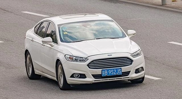 В сети показали удешевленную версию Ford Mondeo