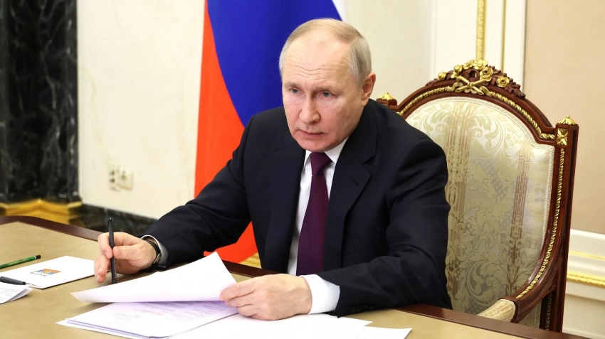 Путин выразил соболезнования и назвал неоценимым вклад Берлускони в отношения с РФ