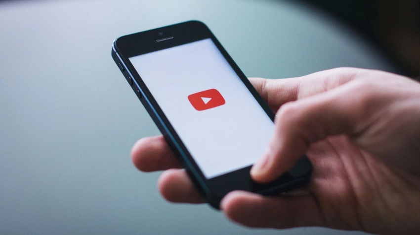 Видеохостинг YouTube перестанет удалять материалы с ложной информацией о прошлых выборах в США