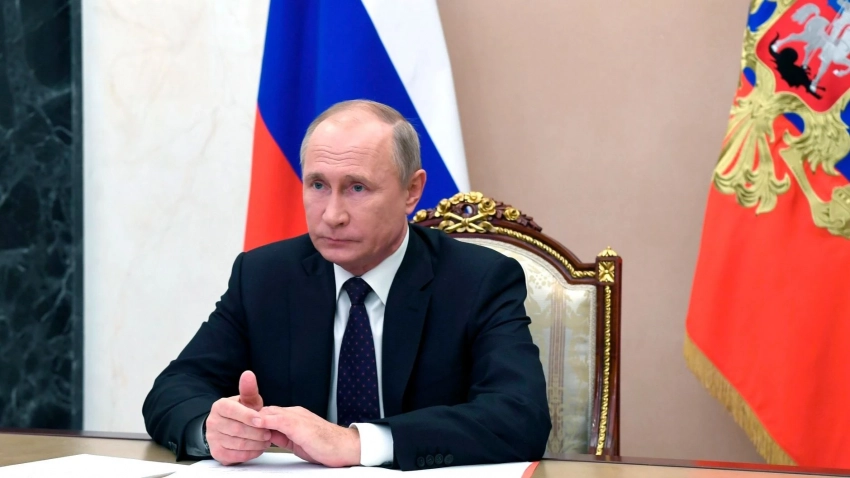 Путин сравнил работу в информационном пространстве с полем боя