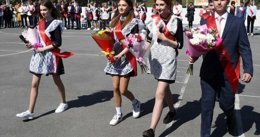 Долгожданный выпускной 2023: новые открытки, картинки и поздравления для выпускников