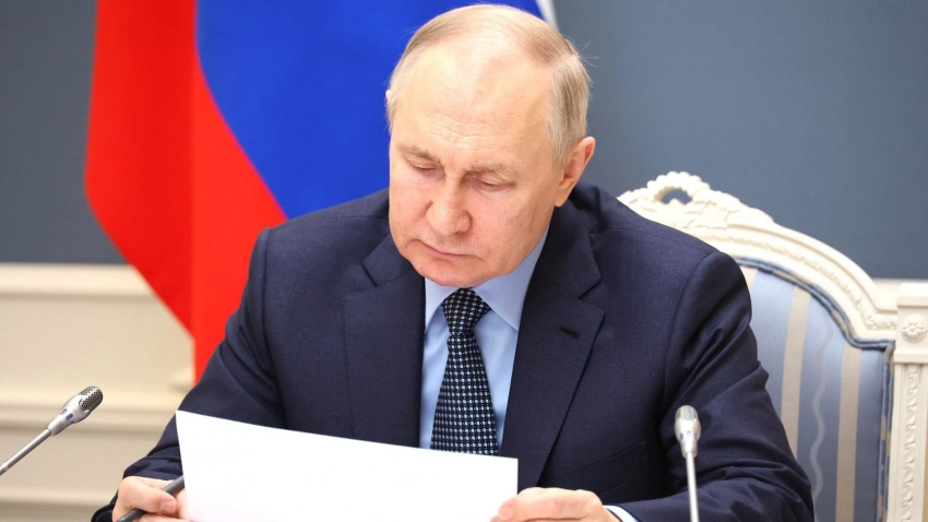 Песков рассказал об отсутствии планов Путина на разговор с Шольцем