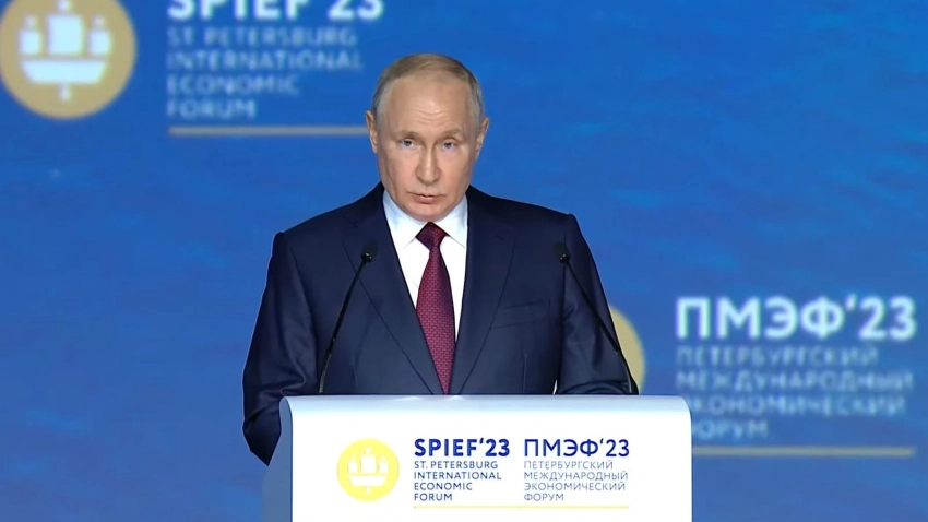Путин призвал увеличить расходы на оборону России