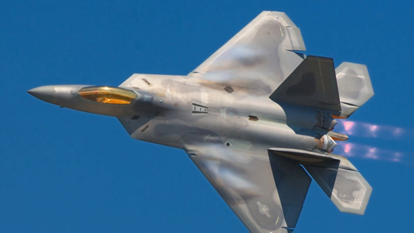 NI: самолеты F-22 не помогут США справиться с Россией в Сирии