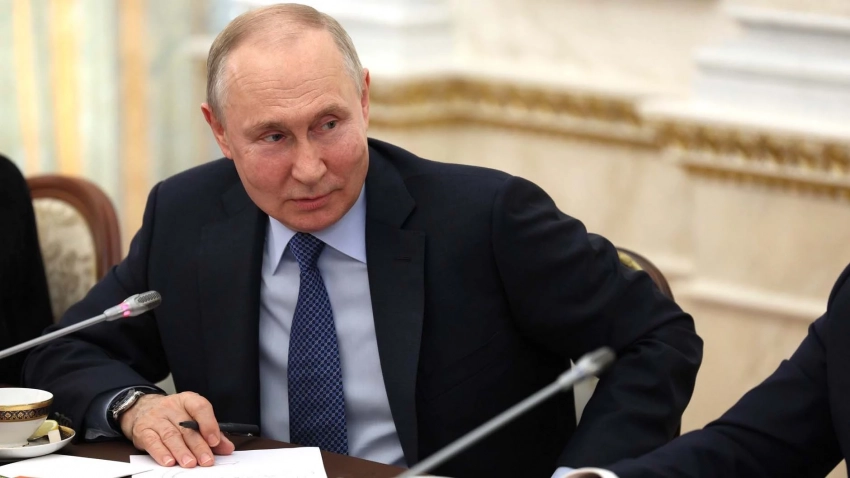 Путин возглавил топ-10 медиаперсон ПМЭФ-2023