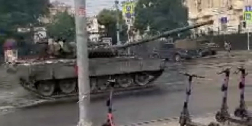 Свежие новости с Украины. Срочно! Обращение Президента РФ к народу России. Ростов захвачен, колонны ЧВК Вагнер двигаются на Москву, Пригожин требует выдать Шойгу и Герасимова 24.06.2023