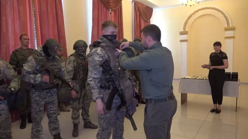 «Высочайший дух, сила и мощь»: Пушилин вручил штурмовикам ЧВК «Вагнер» награду ДНР «За освобождение Артемовска»
